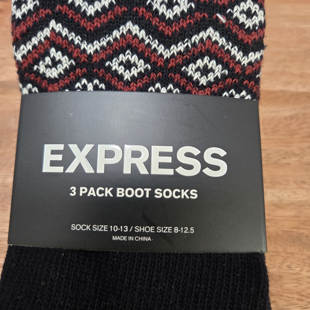 Brand new Express 3-pack boot socks.
Size 10–13 (fits shoe size 8–12.5).‎